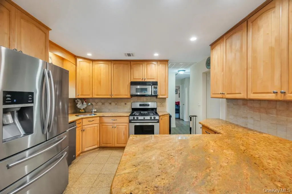 1 Pioneer Boulevard, Huntington, NY, 3 Bedrooms Bedrooms, 6 Rooms Rooms,1 BathroomBathrooms,Residential,For Rent,Pioneer,0,1012353 1 Pioneer Boulevard, Huntington, NY, 3 Bedrooms Bedrooms, 6 Rooms Rooms,1 BathroomBathrooms,Residential,For Rent,Pioneer,0,1012353