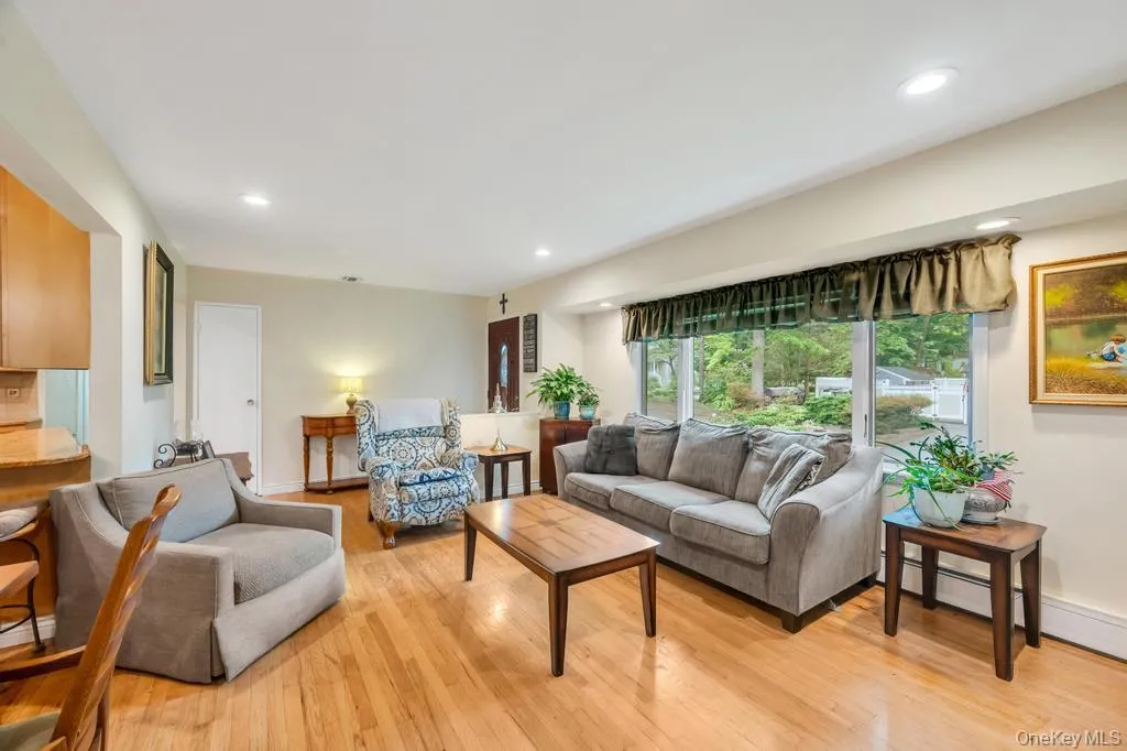1 Pioneer Boulevard, Huntington, NY, 3 Bedrooms Bedrooms, 6 Rooms Rooms,1 BathroomBathrooms,Residential,For Rent,Pioneer,0,1012353 1 Pioneer Boulevard, Huntington, NY, 3 Bedrooms Bedrooms, 6 Rooms Rooms,1 BathroomBathrooms,Residential,For Rent,Pioneer,0,1012353