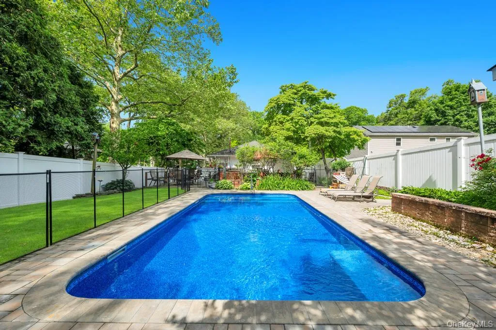 1 Pioneer Boulevard, Huntington, NY, 3 Bedrooms Bedrooms, 6 Rooms Rooms,1 BathroomBathrooms,Residential,For Rent,Pioneer,0,1012353 1 Pioneer Boulevard, Huntington, NY, 3 Bedrooms Bedrooms, 6 Rooms Rooms,1 BathroomBathrooms,Residential,For Rent,Pioneer,0,1012353