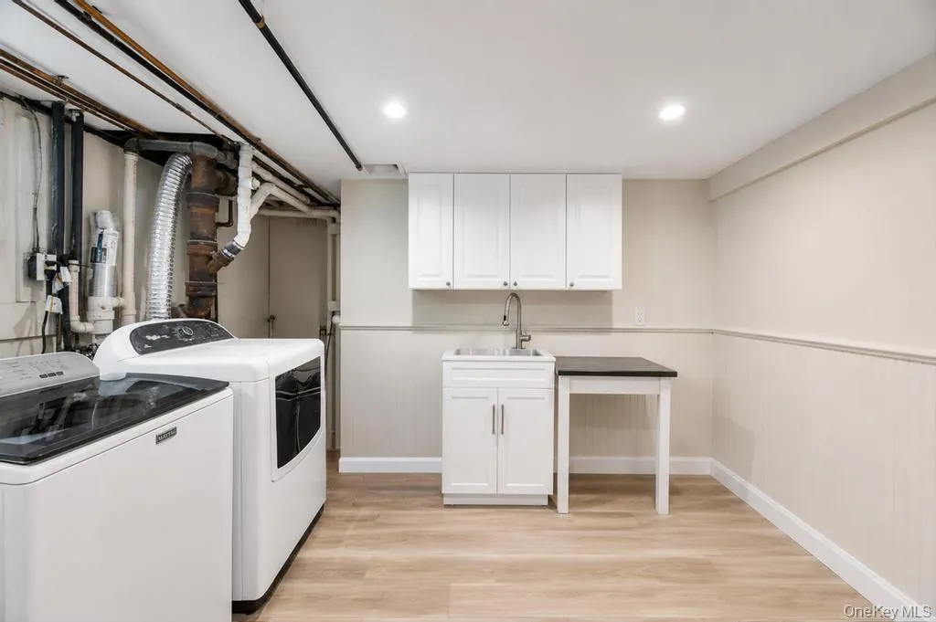 1 Pioneer Boulevard, Huntington, NY, 3 Bedrooms Bedrooms, 6 Rooms Rooms,1 BathroomBathrooms,Residential,For Rent,Pioneer,0,1012353 1 Pioneer Boulevard, Huntington, NY, 3 Bedrooms Bedrooms, 6 Rooms Rooms,1 BathroomBathrooms,Residential,For Rent,Pioneer,0,1012353