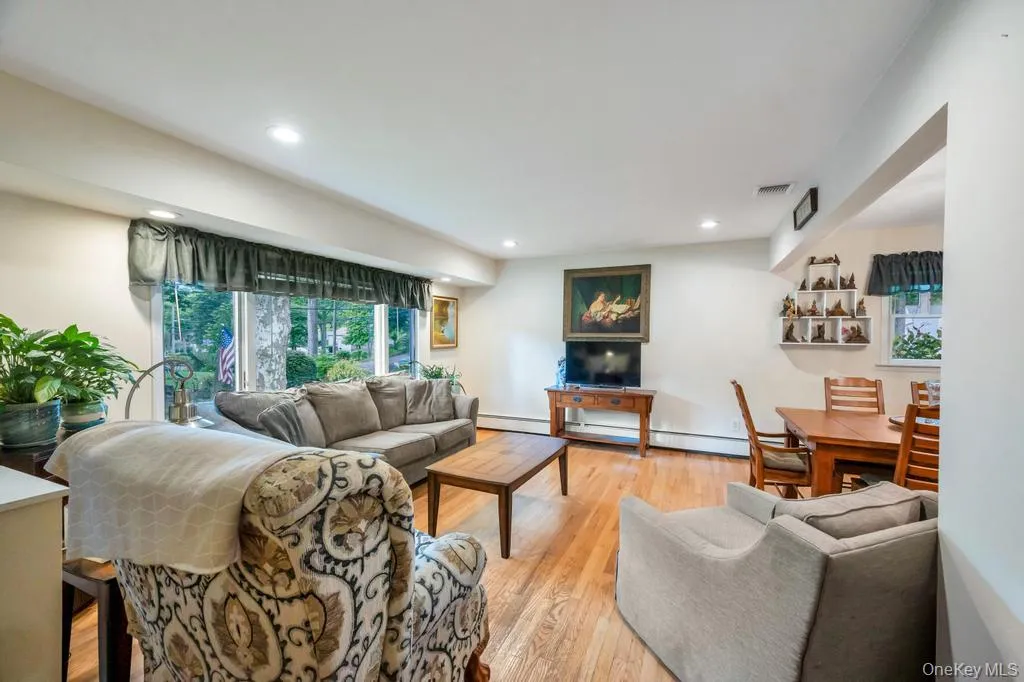 1 Pioneer Boulevard, Huntington, NY, 3 Bedrooms Bedrooms, 6 Rooms Rooms,1 BathroomBathrooms,Residential,For Rent,Pioneer,0,1012353 1 Pioneer Boulevard, Huntington, NY, 3 Bedrooms Bedrooms, 6 Rooms Rooms,1 BathroomBathrooms,Residential,For Rent,Pioneer,0,1012353
