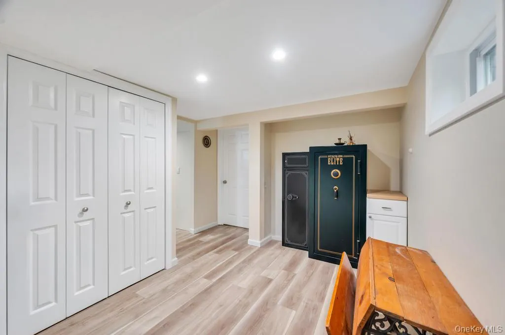 1 Pioneer Boulevard, Huntington, NY, 3 Bedrooms Bedrooms, 6 Rooms Rooms,1 BathroomBathrooms,Residential,For Rent,Pioneer,0,1012353 1 Pioneer Boulevard, Huntington, NY, 3 Bedrooms Bedrooms, 6 Rooms Rooms,1 BathroomBathrooms,Residential,For Rent,Pioneer,0,1012353