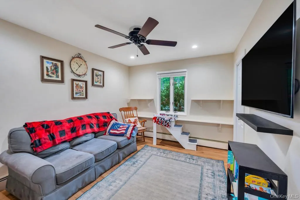 1 Pioneer Boulevard, Huntington, NY, 3 Bedrooms Bedrooms, 6 Rooms Rooms,1 BathroomBathrooms,Residential,For Rent,Pioneer,0,1012353 1 Pioneer Boulevard, Huntington, NY, 3 Bedrooms Bedrooms, 6 Rooms Rooms,1 BathroomBathrooms,Residential,For Rent,Pioneer,0,1012353