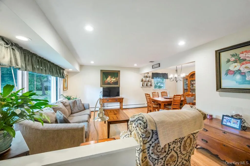 1 Pioneer Boulevard, Huntington, NY, 3 Bedrooms Bedrooms, 6 Rooms Rooms,1 BathroomBathrooms,Residential,For Rent,Pioneer,0,1012353 1 Pioneer Boulevard, Huntington, NY, 3 Bedrooms Bedrooms, 6 Rooms Rooms,1 BathroomBathrooms,Residential,For Rent,Pioneer,0,1012353
