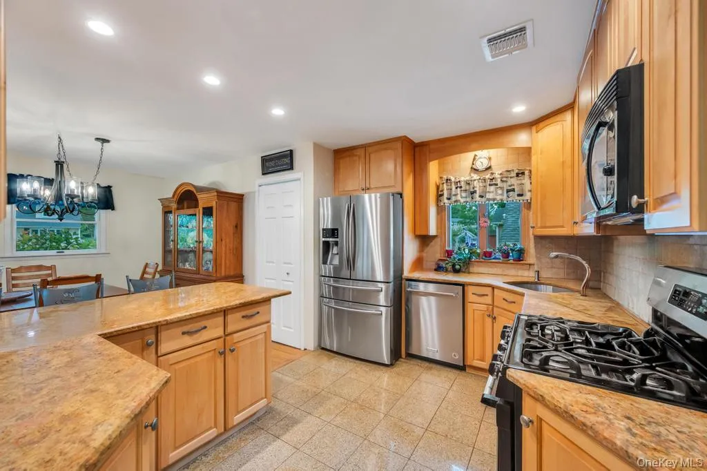 1 Pioneer Boulevard, Huntington, NY, 3 Bedrooms Bedrooms, 6 Rooms Rooms,1 BathroomBathrooms,Residential,For Rent,Pioneer,0,1012353 1 Pioneer Boulevard, Huntington, NY, 3 Bedrooms Bedrooms, 6 Rooms Rooms,1 BathroomBathrooms,Residential,For Rent,Pioneer,0,1012353