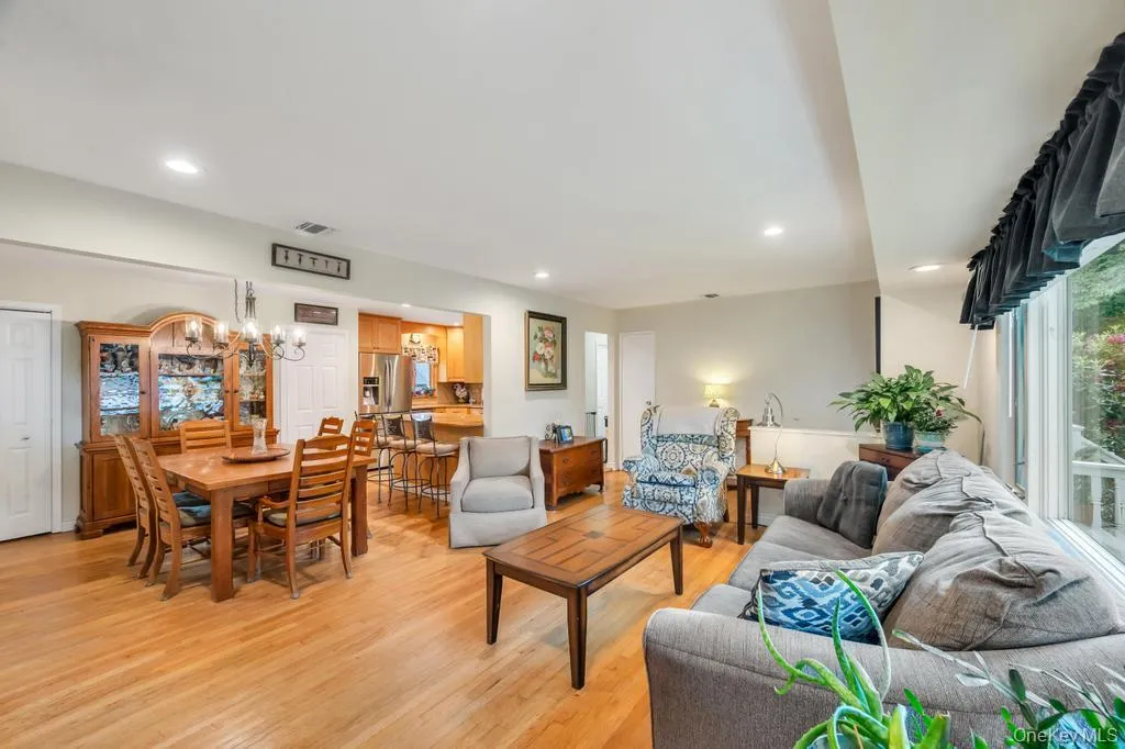 1 Pioneer Boulevard, Huntington, NY, 3 Bedrooms Bedrooms, 6 Rooms Rooms,1 BathroomBathrooms,Residential,For Rent,Pioneer,0,1012353 1 Pioneer Boulevard, Huntington, NY, 3 Bedrooms Bedrooms, 6 Rooms Rooms,1 BathroomBathrooms,Residential,For Rent,Pioneer,0,1012353