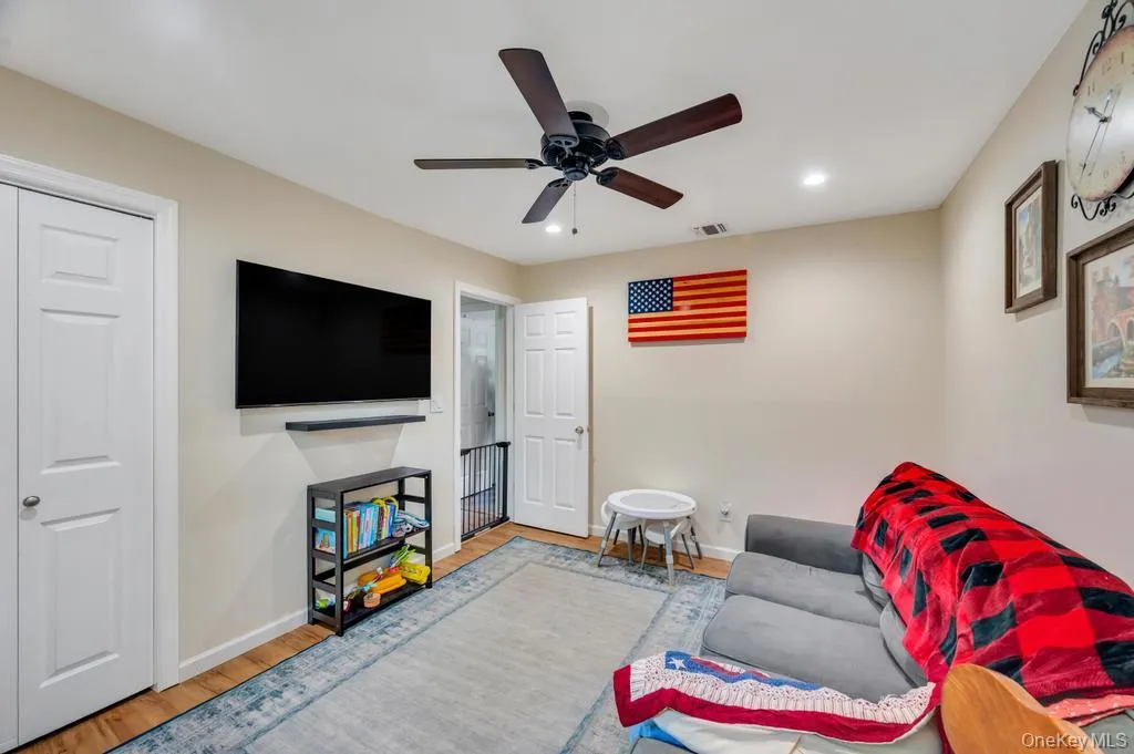 1 Pioneer Boulevard, Huntington, NY, 3 Bedrooms Bedrooms, 6 Rooms Rooms,1 BathroomBathrooms,Residential,For Rent,Pioneer,0,1012353 1 Pioneer Boulevard, Huntington, NY, 3 Bedrooms Bedrooms, 6 Rooms Rooms,1 BathroomBathrooms,Residential,For Rent,Pioneer,0,1012353