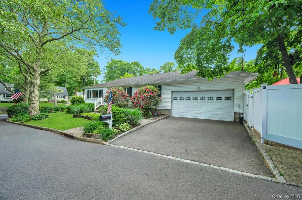 1 Pioneer Boulevard, Huntington, NY, 3 Bedrooms Bedrooms, 6 Rooms Rooms,1 BathroomBathrooms,Residential,For Rent,Pioneer,0,1012353 1 Pioneer Boulevard, Huntington, NY, 3 Bedrooms Bedrooms, 6 Rooms Rooms,1 BathroomBathrooms,Residential,For Rent,Pioneer,0,1012353