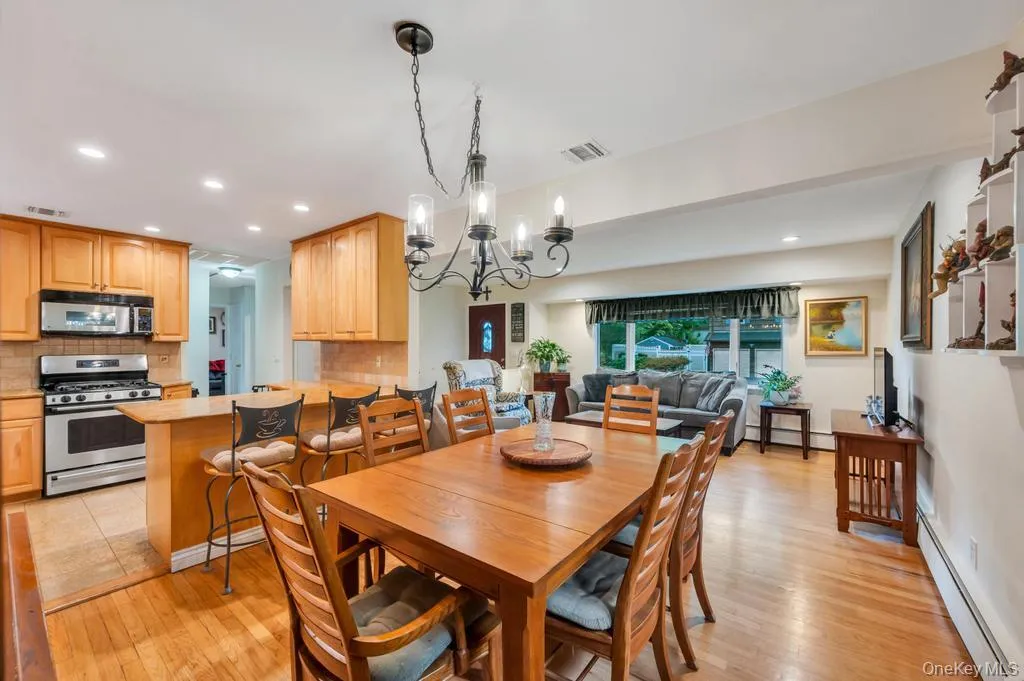 1 Pioneer Boulevard, Huntington, NY, 3 Bedrooms Bedrooms, 6 Rooms Rooms,1 BathroomBathrooms,Residential,For Rent,Pioneer,0,1012353 1 Pioneer Boulevard, Huntington, NY, 3 Bedrooms Bedrooms, 6 Rooms Rooms,1 BathroomBathrooms,Residential,For Rent,Pioneer,0,1012353