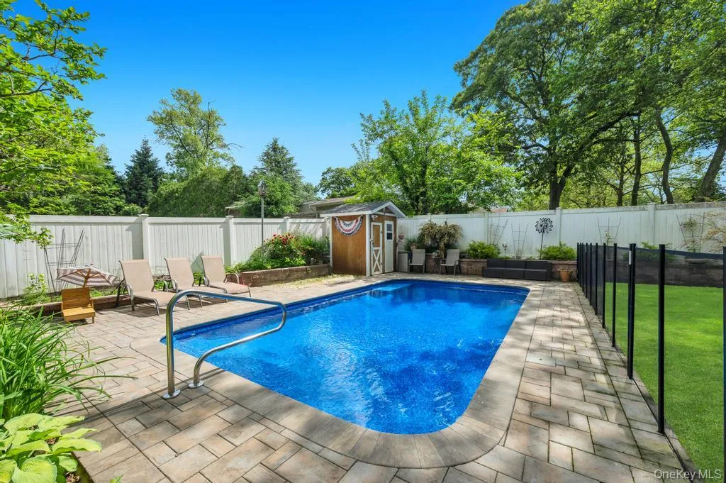 1 Pioneer Boulevard, Huntington, NY, 3 Bedrooms Bedrooms, 6 Rooms Rooms,1 BathroomBathrooms,Residential,For Rent,Pioneer,0,1012353 1 Pioneer Boulevard, Huntington, NY, 3 Bedrooms Bedrooms, 6 Rooms Rooms,1 BathroomBathrooms,Residential,For Rent,Pioneer,0,1012353