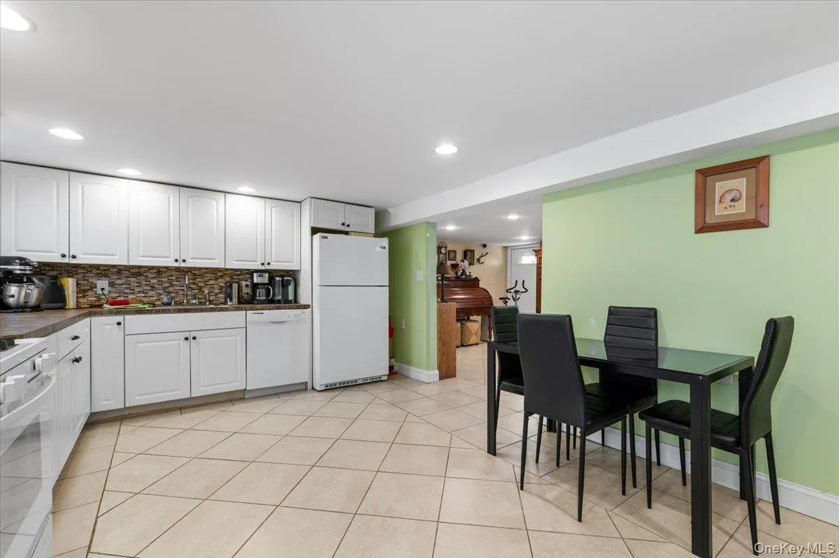 323 Walnut Street, Long Beach, NY, 5 Bedrooms Bedrooms, 13 Rooms Rooms,3 BathroomsBathrooms,Residential,For Rent,Walnut,0,1012359 323 Walnut Street, Long Beach, NY, 5 Bedrooms Bedrooms, 13 Rooms Rooms,3 BathroomsBathrooms,Residential,For Rent,Walnut,0,1012359