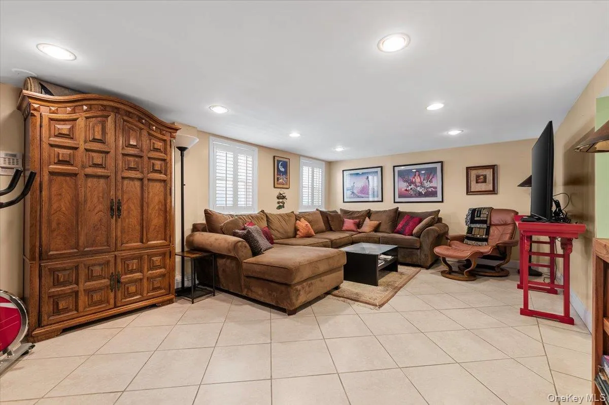 323 Walnut Street, Long Beach, NY, 5 Bedrooms Bedrooms, 13 Rooms Rooms,3 BathroomsBathrooms,Residential,For Rent,Walnut,0,1012359 323 Walnut Street, Long Beach, NY, 5 Bedrooms Bedrooms, 13 Rooms Rooms,3 BathroomsBathrooms,Residential,For Rent,Walnut,0,1012359