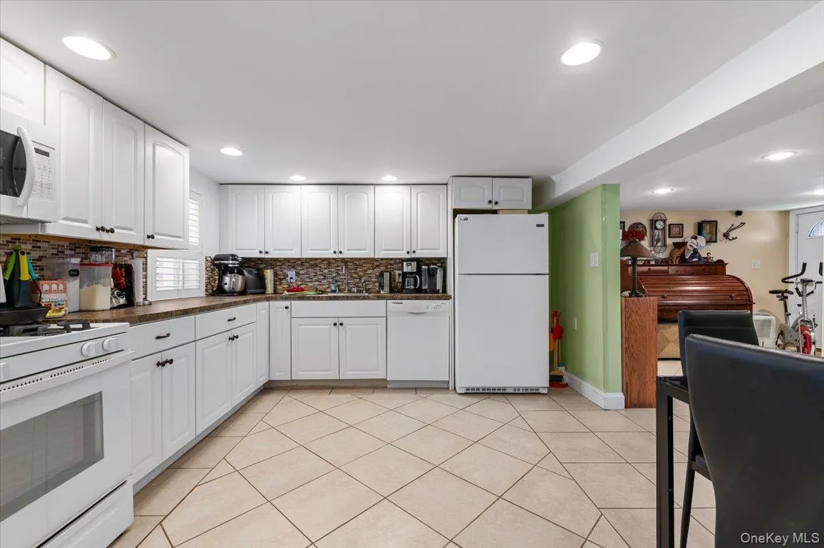323 Walnut Street, Long Beach, NY, 5 Bedrooms Bedrooms, 13 Rooms Rooms,3 BathroomsBathrooms,Residential,For Rent,Walnut,0,1012359 323 Walnut Street, Long Beach, NY, 5 Bedrooms Bedrooms, 13 Rooms Rooms,3 BathroomsBathrooms,Residential,For Rent,Walnut,0,1012359