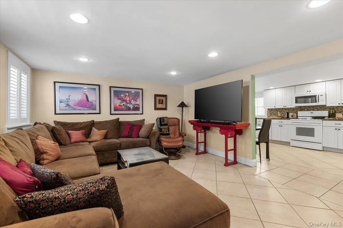 323 Walnut Street, Long Beach, NY, 5 Bedrooms Bedrooms, 13 Rooms Rooms,3 BathroomsBathrooms,Residential,For Rent,Walnut,0,1012359 323 Walnut Street, Long Beach, NY, 5 Bedrooms Bedrooms, 13 Rooms Rooms,3 BathroomsBathrooms,Residential,For Rent,Walnut,0,1012359
