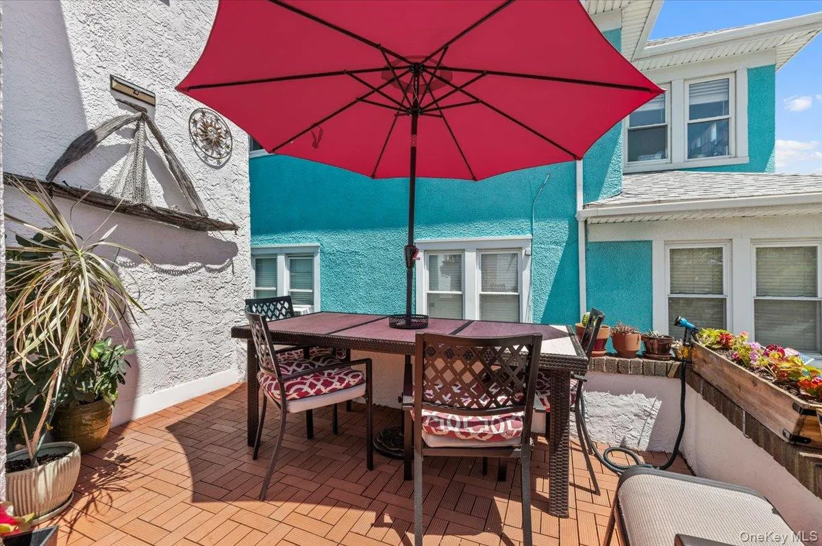 323 Walnut Street, Long Beach, NY, 5 Bedrooms Bedrooms, 13 Rooms Rooms,3 BathroomsBathrooms,Residential,For Rent,Walnut,0,1012359 323 Walnut Street, Long Beach, NY, 5 Bedrooms Bedrooms, 13 Rooms Rooms,3 BathroomsBathrooms,Residential,For Rent,Walnut,0,1012359