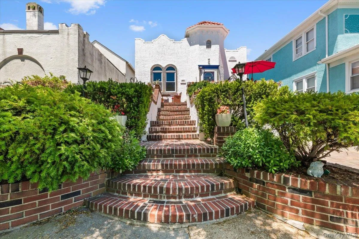 323 Walnut Street, Long Beach, NY, 5 Bedrooms Bedrooms, 13 Rooms Rooms,3 BathroomsBathrooms,Residential,For Rent,Walnut,0,1012359 323 Walnut Street, Long Beach, NY, 5 Bedrooms Bedrooms, 13 Rooms Rooms,3 BathroomsBathrooms,Residential,For Rent,Walnut,0,1012359