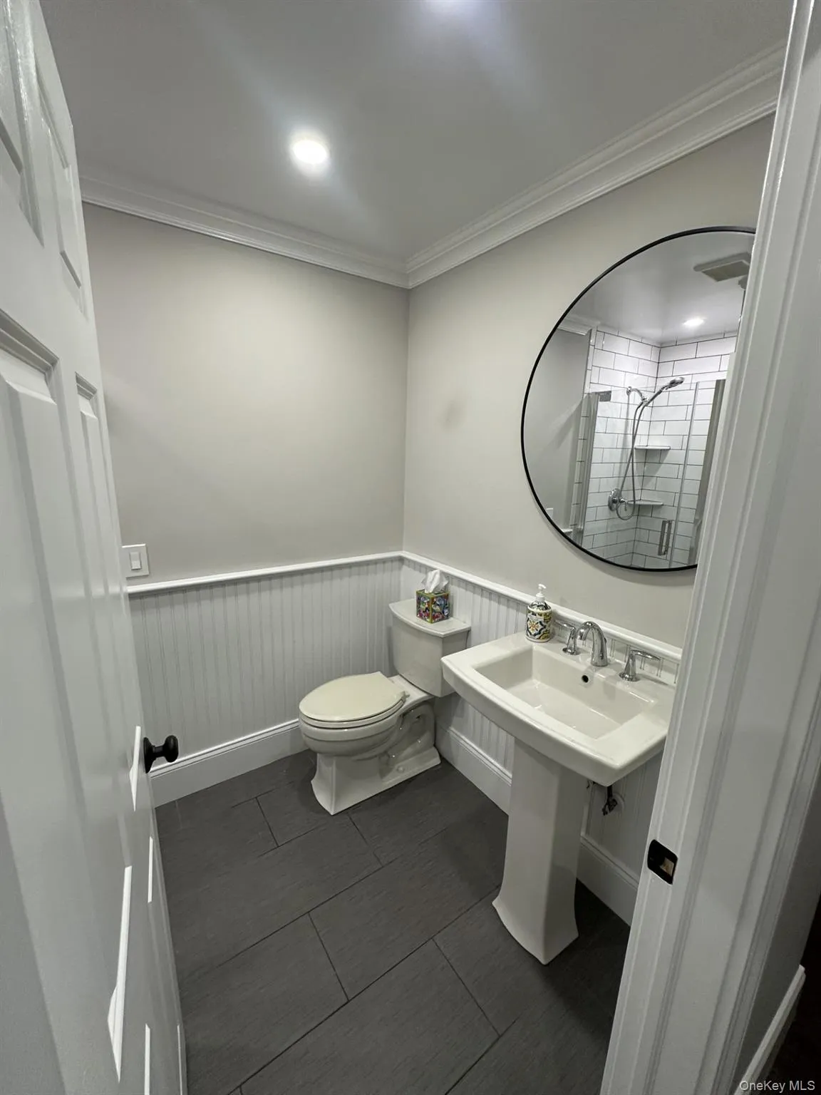 2nd Bathroom 2nd Bathroom