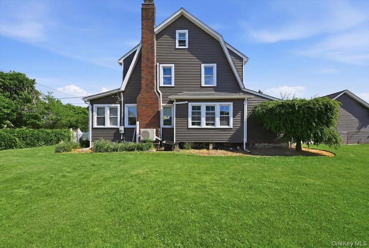 11 Moeller Street, Oyster Bay, NY, 3 Bedrooms Bedrooms, 8 Rooms Rooms,2 BathroomsBathrooms,Residential,For Rent,Moeller,0,1012376 11 Moeller Street, Oyster Bay, NY, 3 Bedrooms Bedrooms, 8 Rooms Rooms,2 BathroomsBathrooms,Residential,For Rent,Moeller,0,1012376