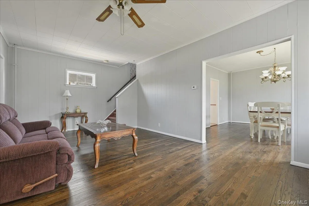 11 Moeller Street, Oyster Bay, NY, 3 Bedrooms Bedrooms, 8 Rooms Rooms,2 BathroomsBathrooms,Residential,For Rent,Moeller,0,1012376 11 Moeller Street, Oyster Bay, NY, 3 Bedrooms Bedrooms, 8 Rooms Rooms,2 BathroomsBathrooms,Residential,For Rent,Moeller,0,1012376