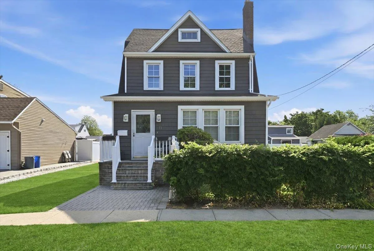 11 Moeller Street, Oyster Bay, NY, 3 Bedrooms Bedrooms, 8 Rooms Rooms,2 BathroomsBathrooms,Residential,For Rent,Moeller,0,1012376 11 Moeller Street, Oyster Bay, NY, 3 Bedrooms Bedrooms, 8 Rooms Rooms,2 BathroomsBathrooms,Residential,For Rent,Moeller,0,1012376