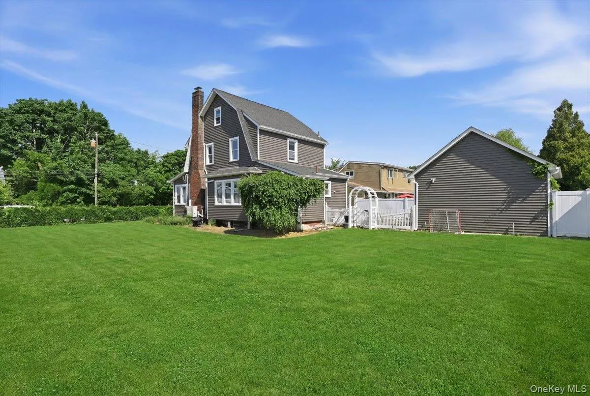 11 Moeller Street, Oyster Bay, NY, 3 Bedrooms Bedrooms, 8 Rooms Rooms,2 BathroomsBathrooms,Residential,For Rent,Moeller,0,1012376 11 Moeller Street, Oyster Bay, NY, 3 Bedrooms Bedrooms, 8 Rooms Rooms,2 BathroomsBathrooms,Residential,For Rent,Moeller,0,1012376