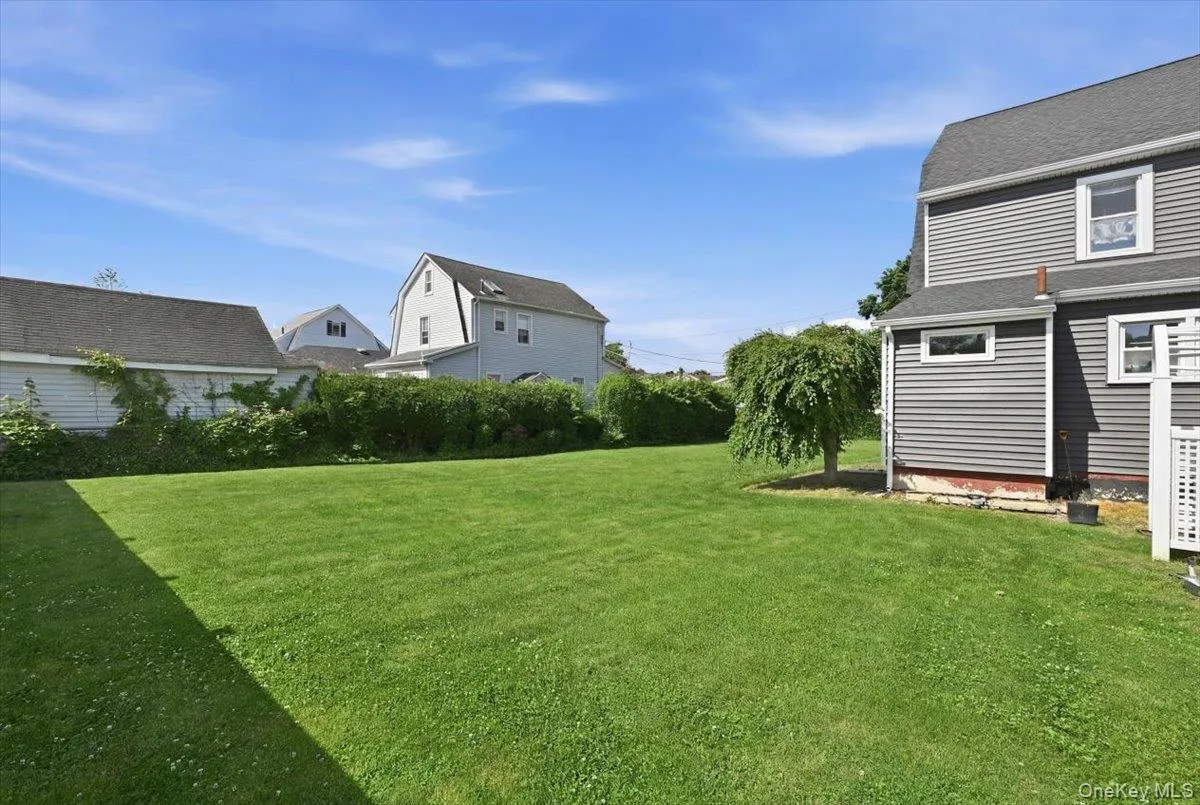 11 Moeller Street, Oyster Bay, NY, 3 Bedrooms Bedrooms, 8 Rooms Rooms,2 BathroomsBathrooms,Residential,For Rent,Moeller,0,1012376 11 Moeller Street, Oyster Bay, NY, 3 Bedrooms Bedrooms, 8 Rooms Rooms,2 BathroomsBathrooms,Residential,For Rent,Moeller,0,1012376