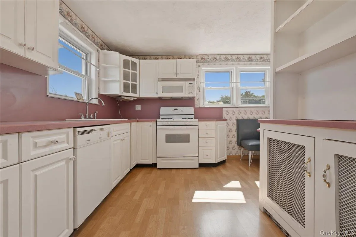 11 Moeller Street, Oyster Bay, NY, 3 Bedrooms Bedrooms, 8 Rooms Rooms,2 BathroomsBathrooms,Residential,For Rent,Moeller,0,1012376 11 Moeller Street, Oyster Bay, NY, 3 Bedrooms Bedrooms, 8 Rooms Rooms,2 BathroomsBathrooms,Residential,For Rent,Moeller,0,1012376