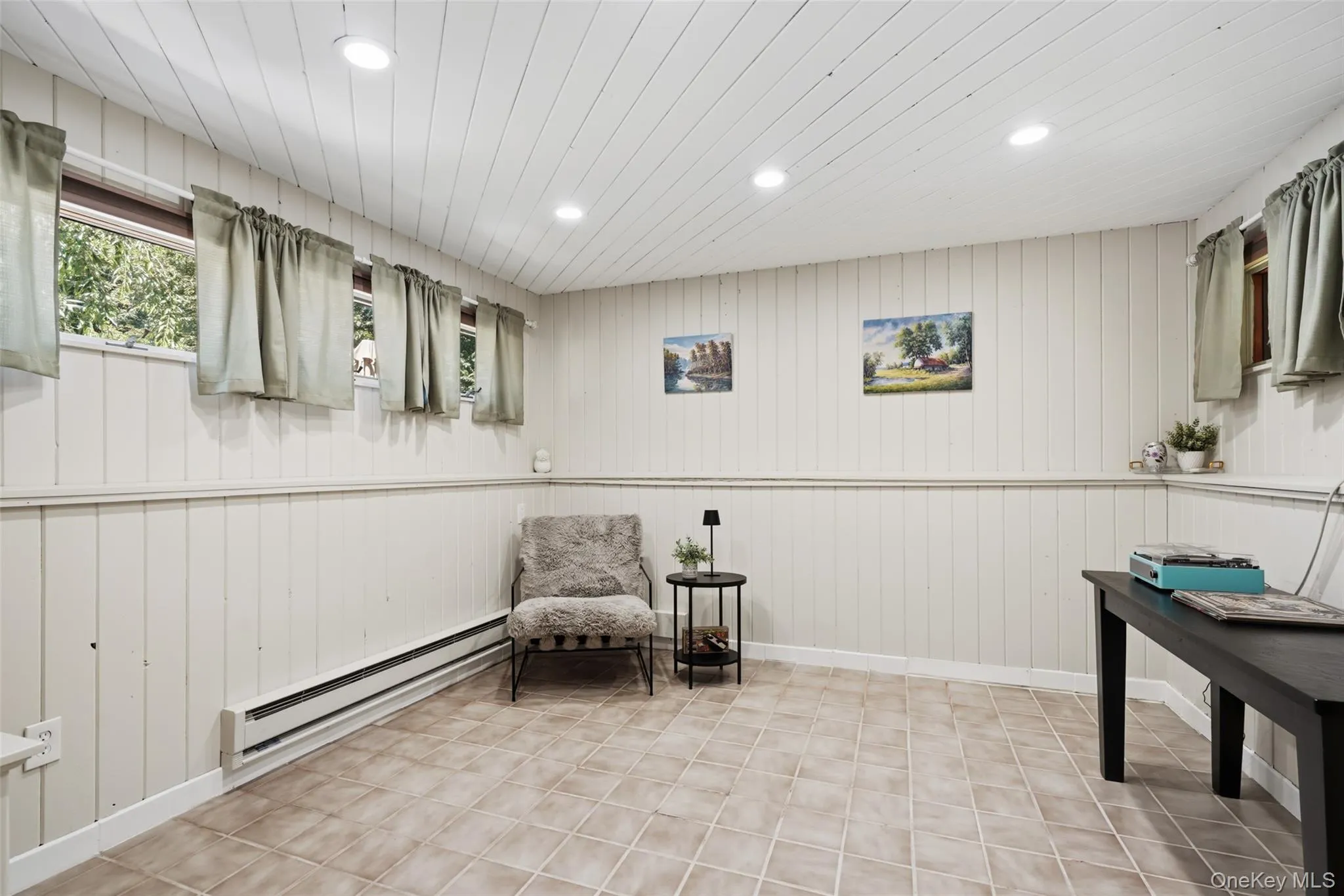 Can be used as the Fourth bedroom Can be used as the Fourth bedroom