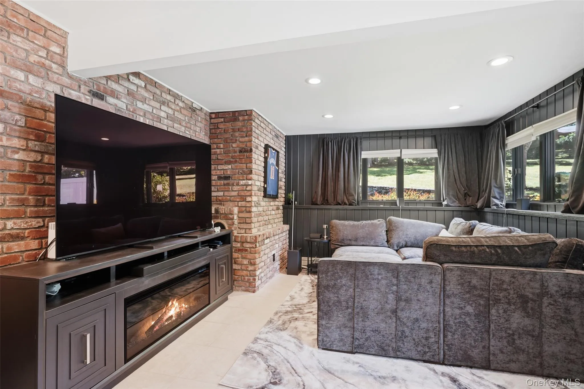 Family room! Family room!
