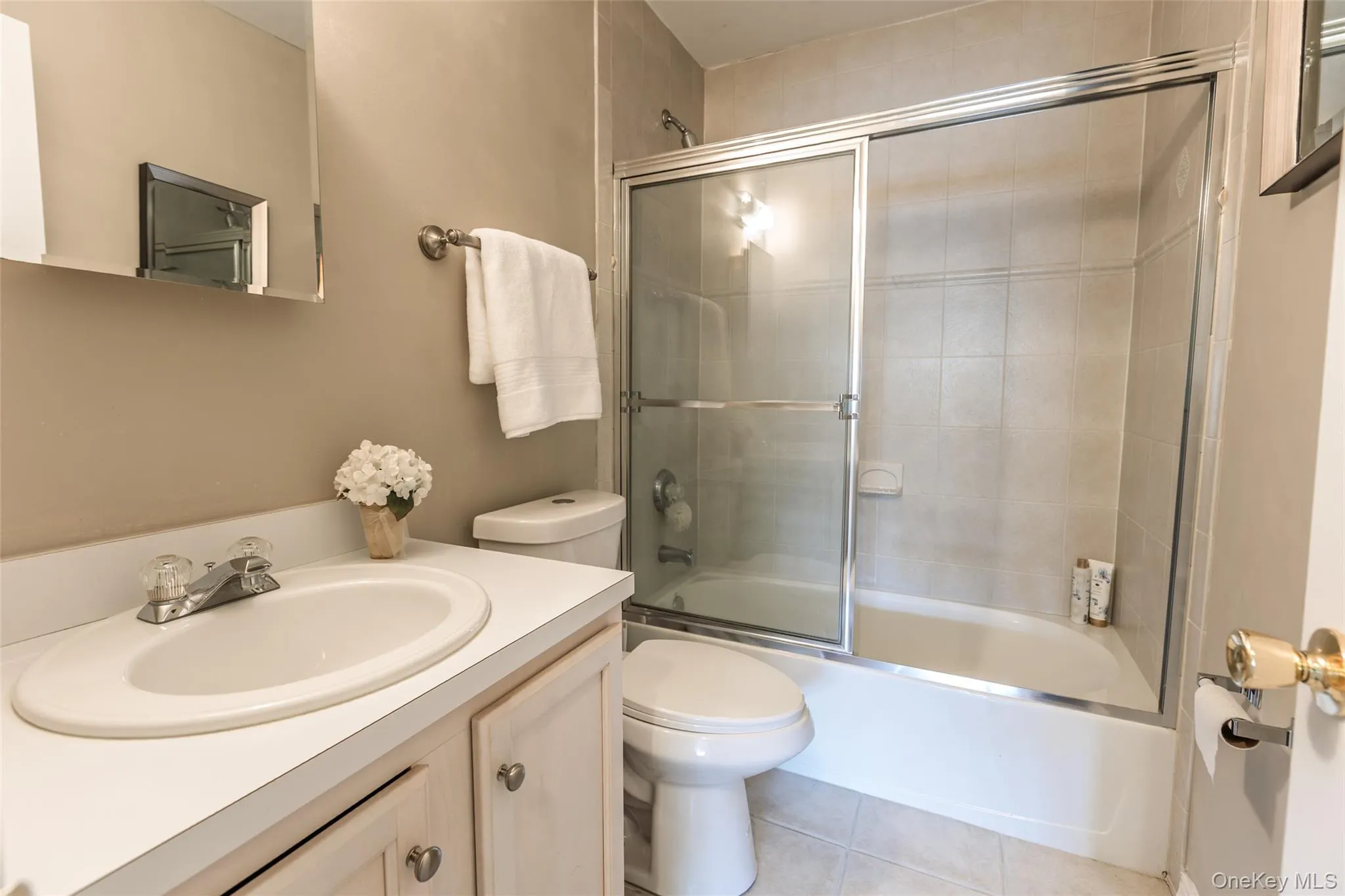 15 Scarborough Drive, Smithtown, NY, 3 Bedrooms Bedrooms, 7 Rooms Rooms,2 BathroomsBathrooms,Residential,For Rent,Scarborough,0,1012386 15 Scarborough Drive, Smithtown, NY, 3 Bedrooms Bedrooms, 7 Rooms Rooms,2 BathroomsBathrooms,Residential,For Rent,Scarborough,0,1012386
