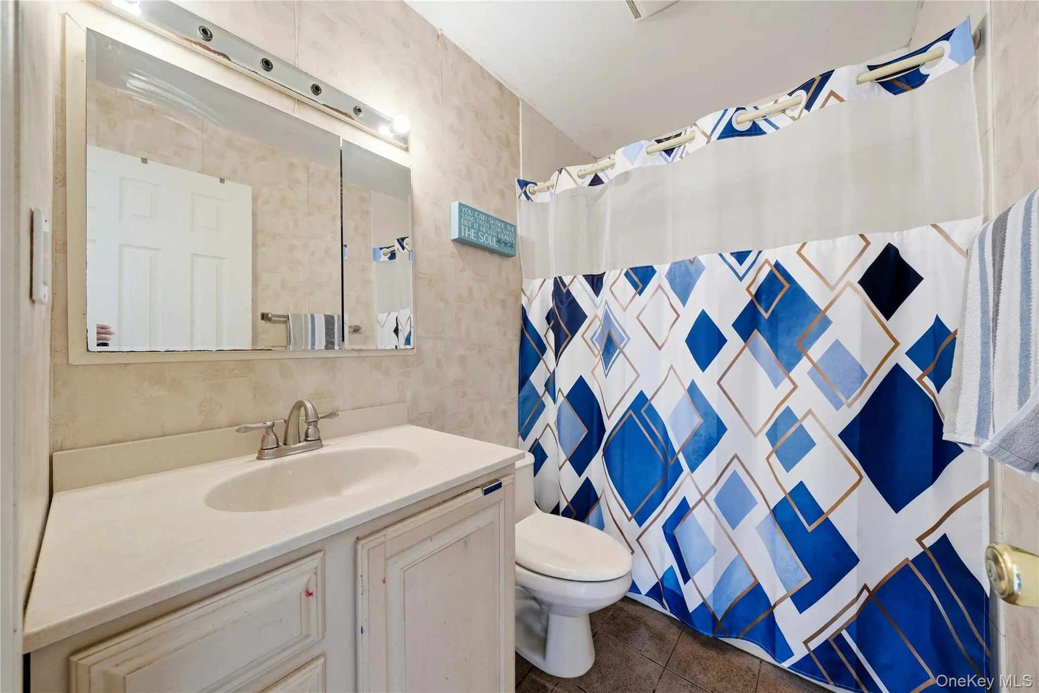 Full bath on first floor. Full bath on first floor.