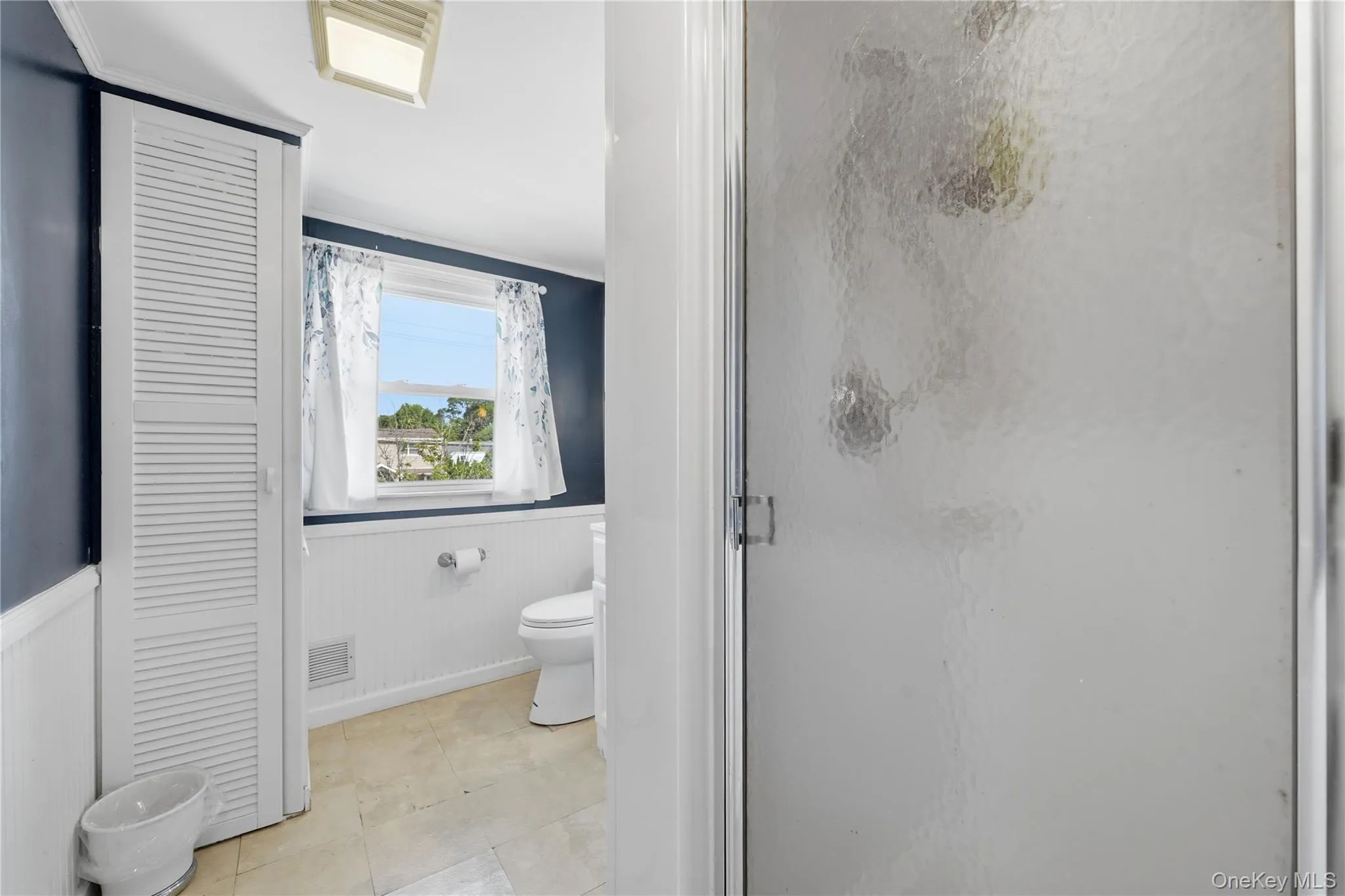 Second floor bathroom. Second floor bathroom.
