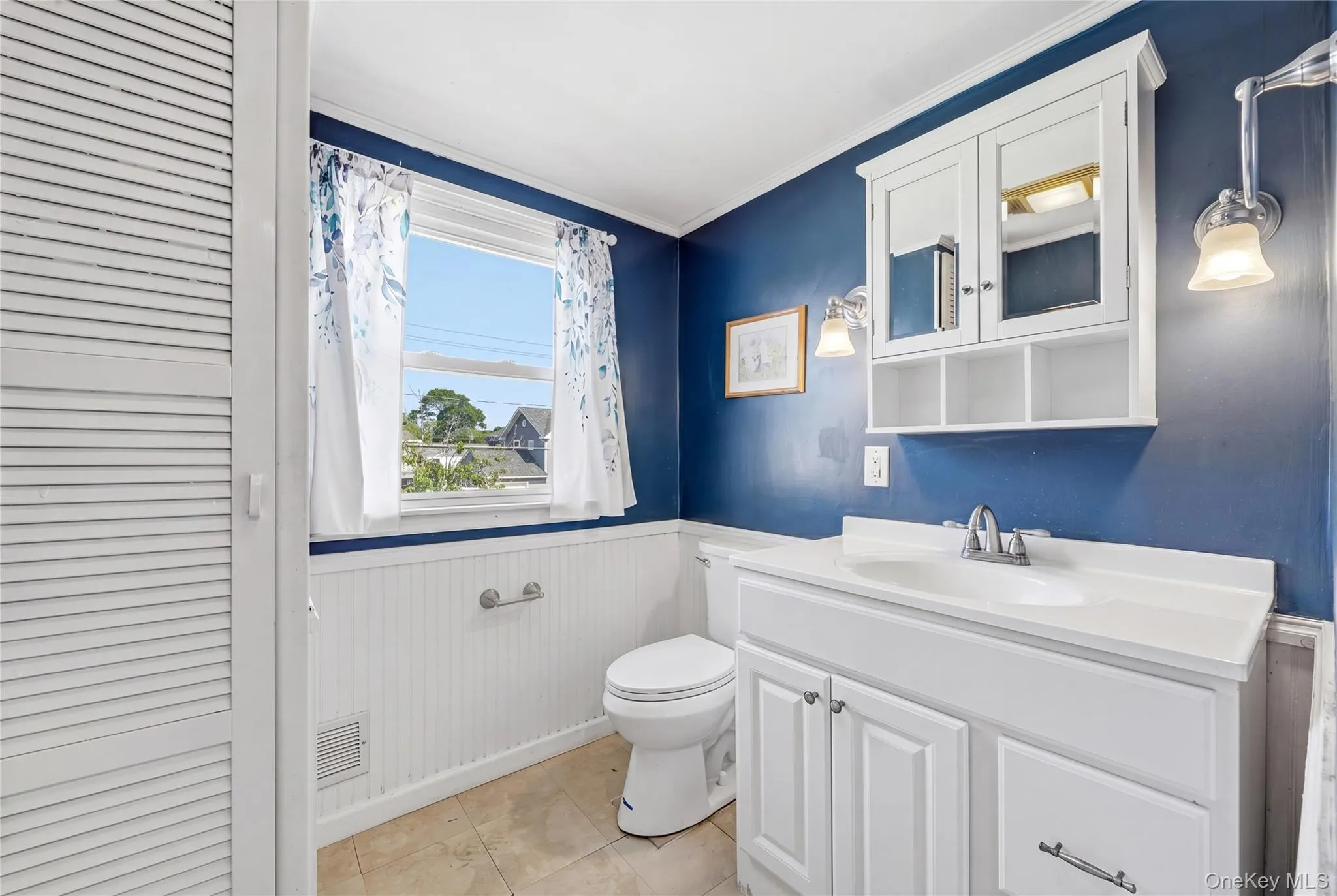 Second floor full bathroom. Second floor full bathroom.