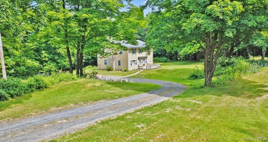 Scenic entry to home Scenic entry to home