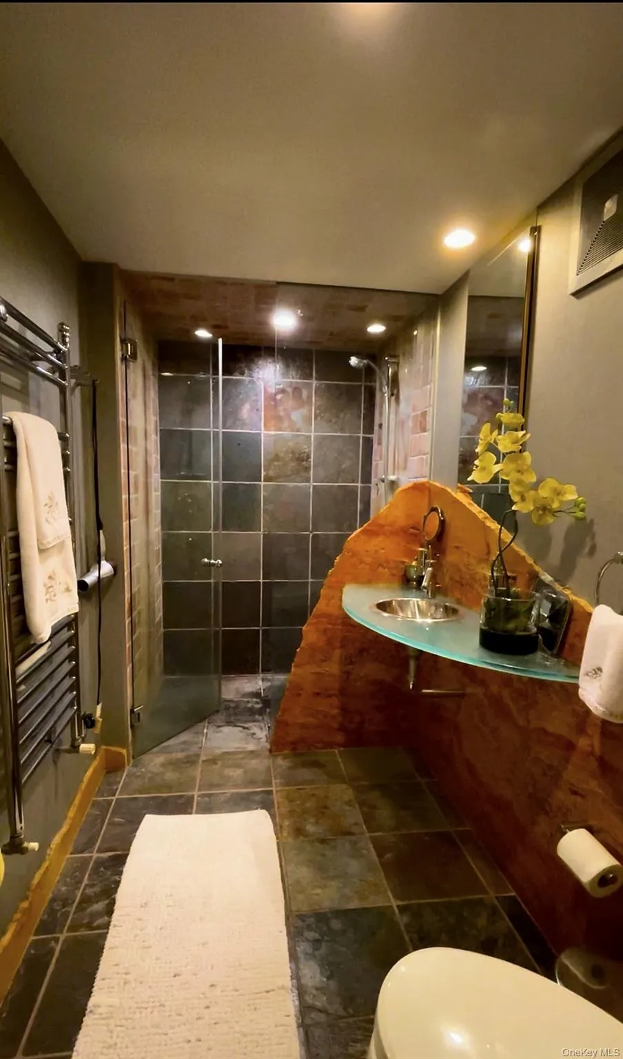 BATHROOM BATHROOM