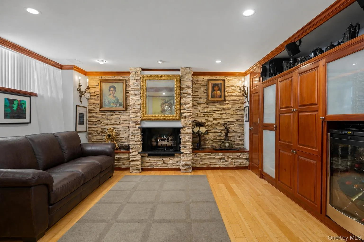 FAMILY ROOM FAMILY ROOM