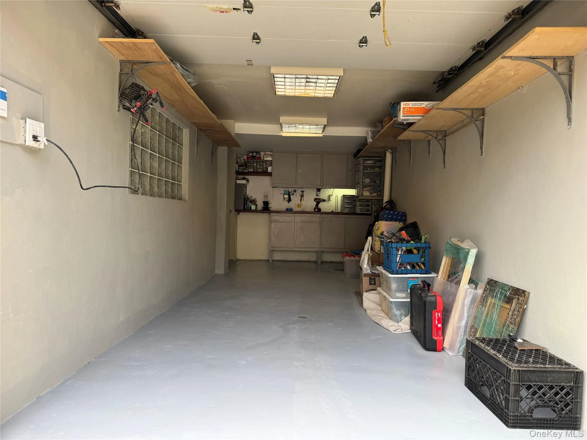 GARAGE GARAGE