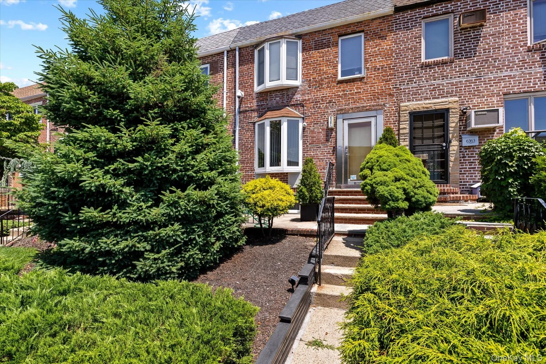 6361 76th Street, New York, NY, 3 Bedrooms Bedrooms, 8 Rooms Rooms,2 BathroomsBathrooms,Residential,For Rent,76th,0,1012393 6361 76th Street, New York, NY, 3 Bedrooms Bedrooms, 8 Rooms Rooms,2 BathroomsBathrooms,Residential,For Rent,76th,0,1012393