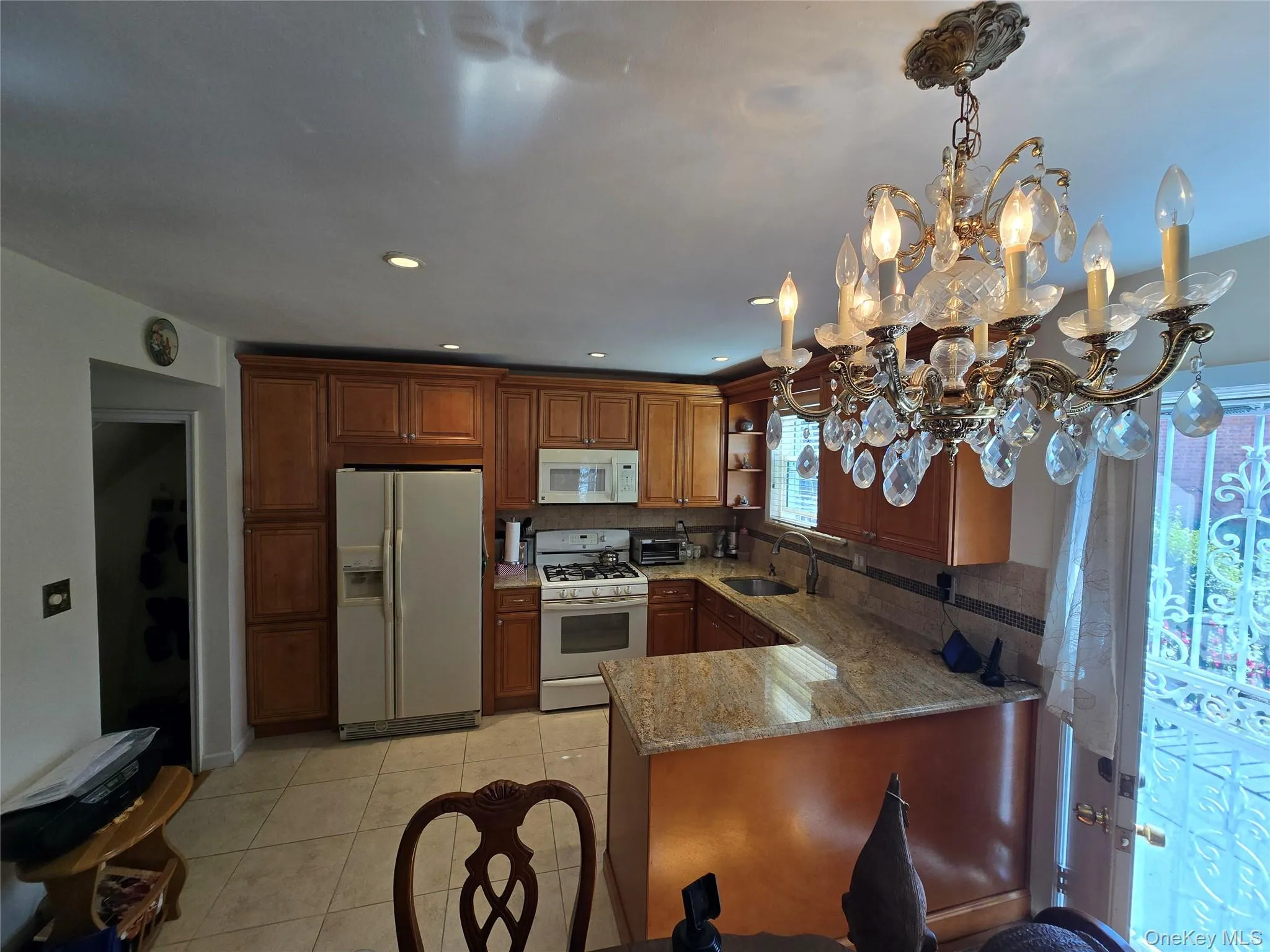 Kitchen shot from the dining area right before exiting to the deck/yard>>> Kitchen shot from the dining area right before exiting to the deck/yard>>>