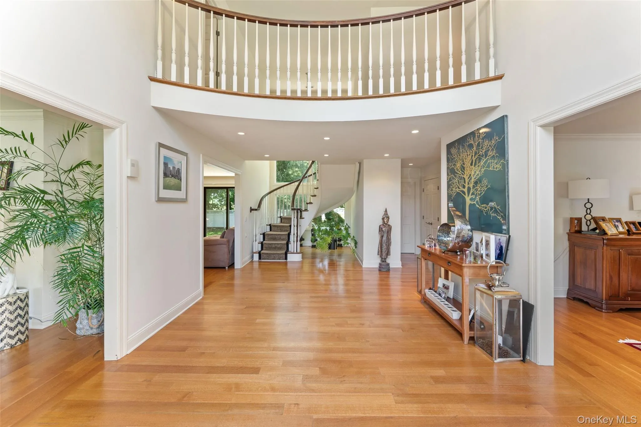 Dramatic entrance foyer welcomes you into the home Dramatic entrance foyer welcomes you into the home