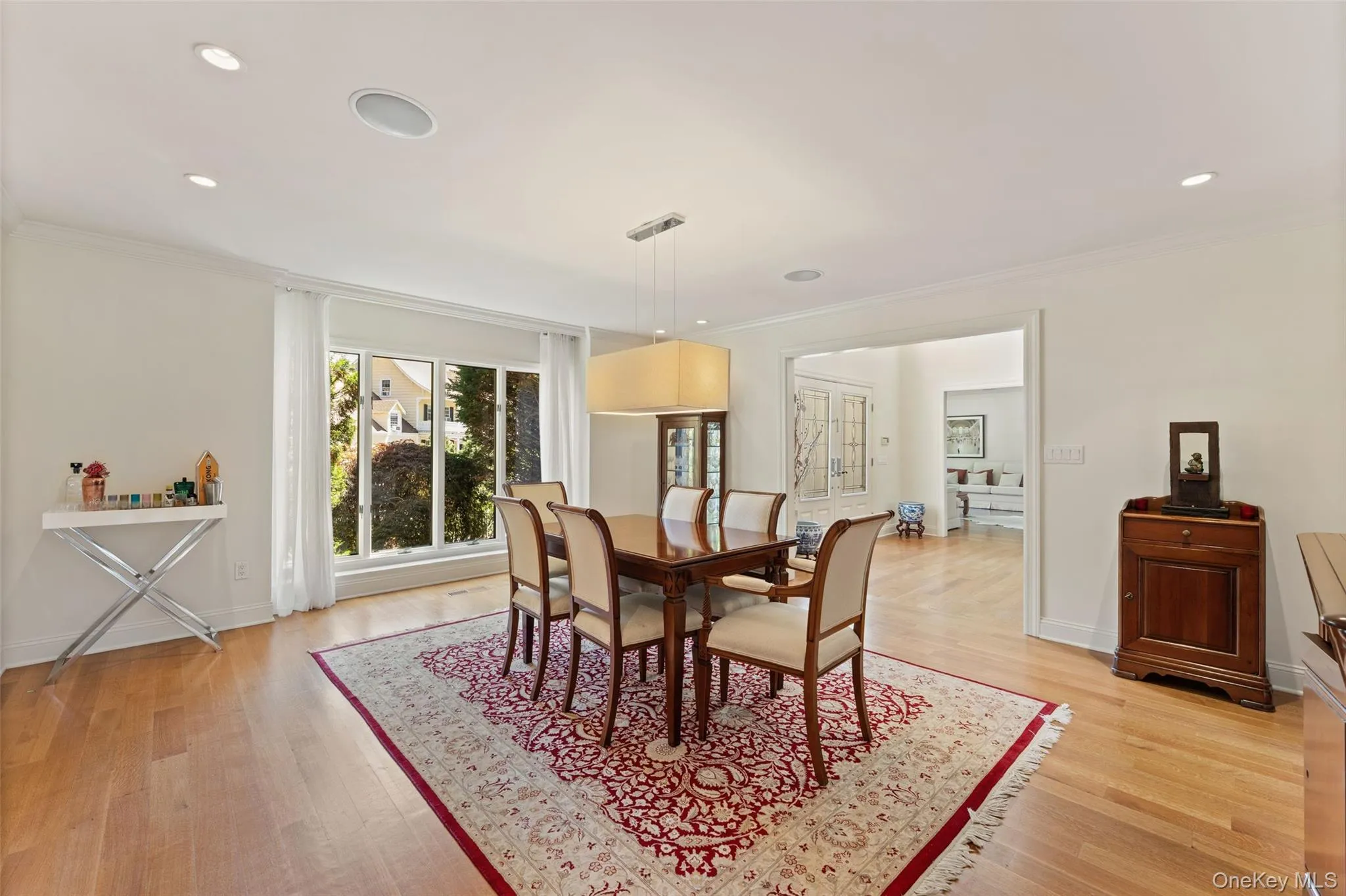 Oversized formal dining room with access to the kitchen for easy holiday hosting Oversized formal dining room with access to the kitchen for easy holiday hosting