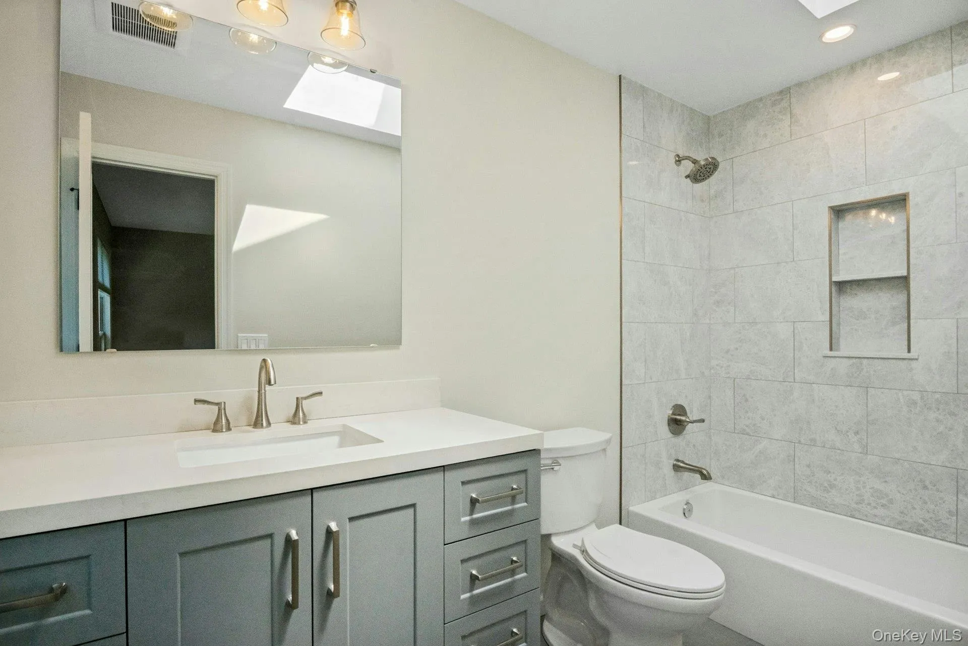 New full bathroom. New full bathroom.