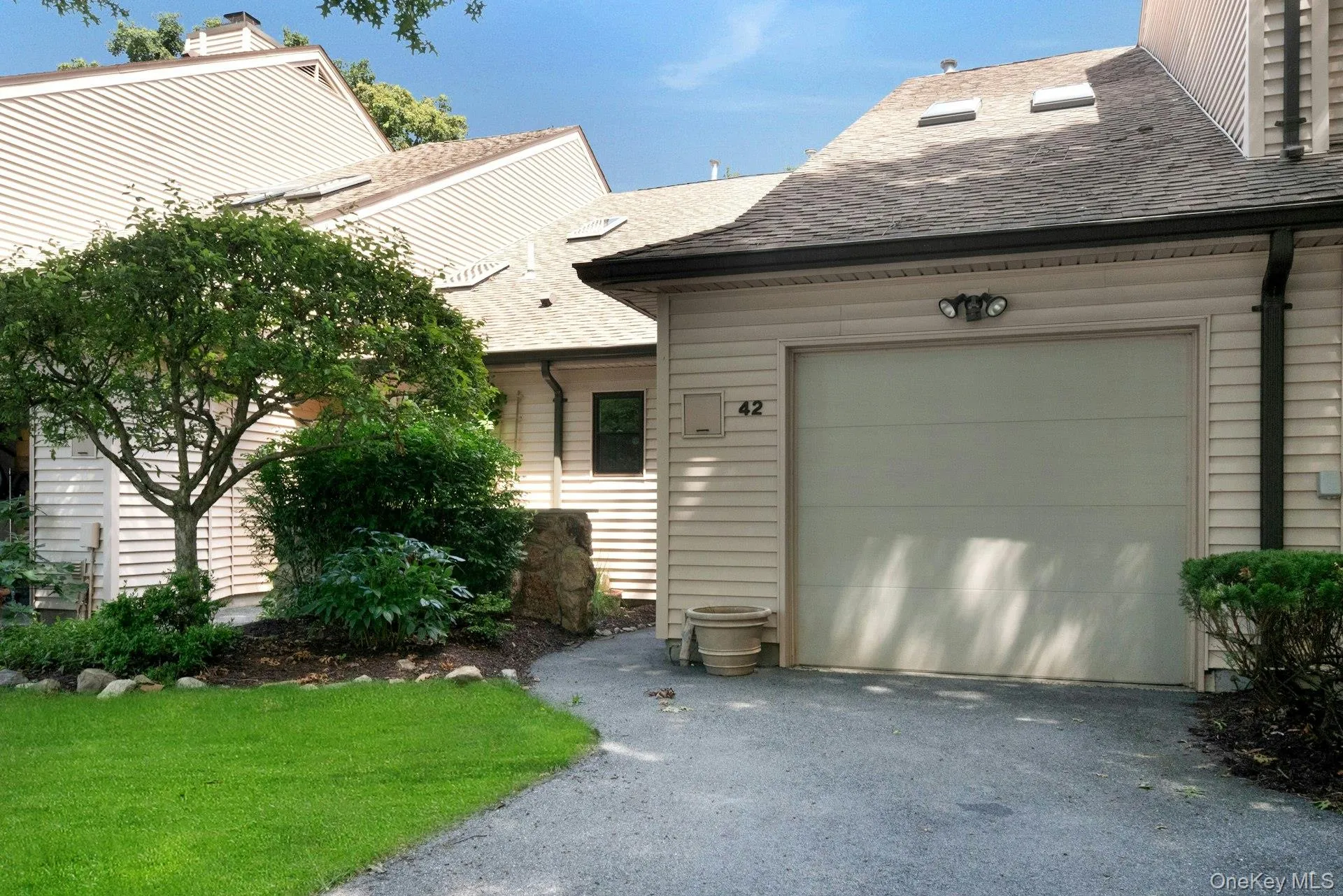 Easy access to the home. Easy access to the home.