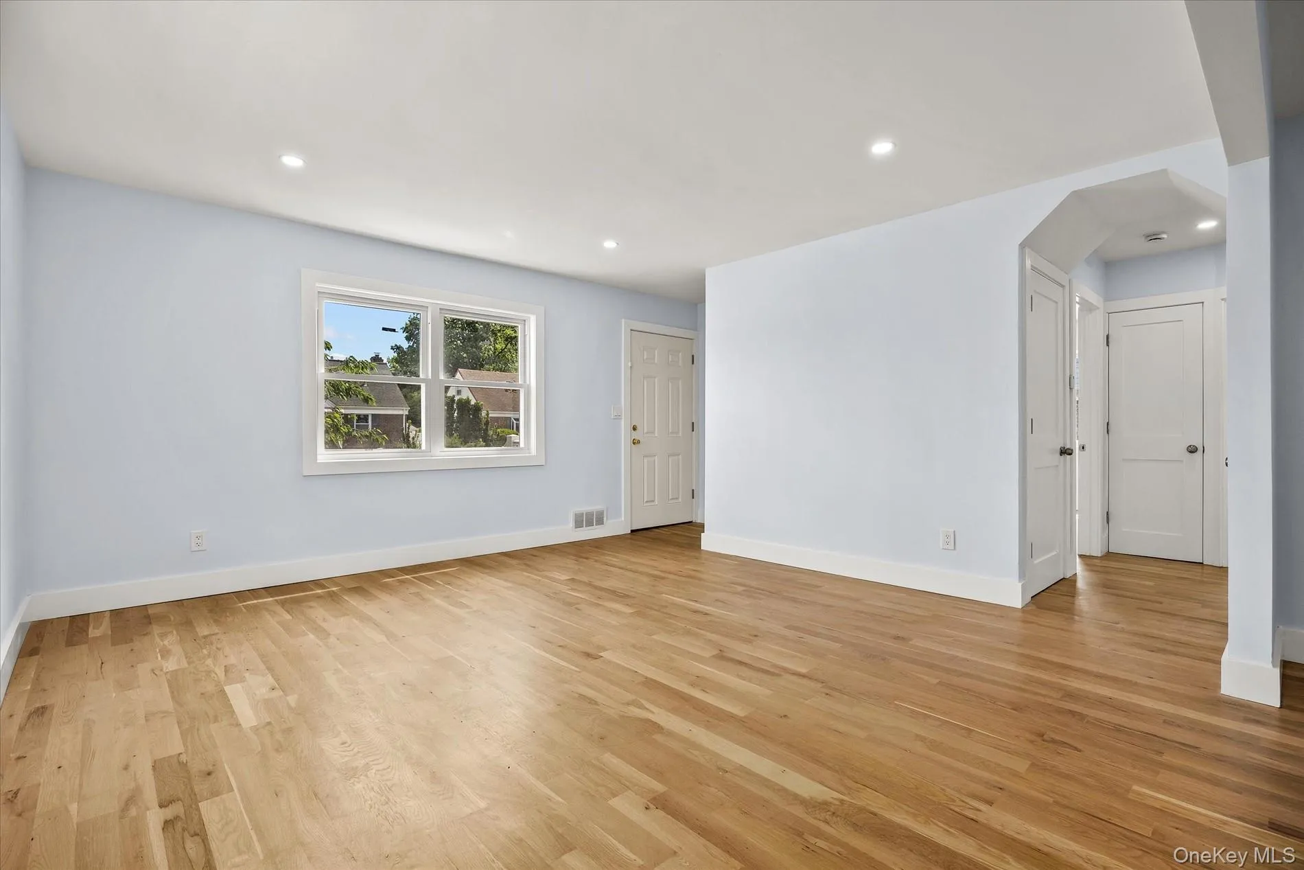 27 Circle Drive, Hempstead, NY, 5 Bedrooms Bedrooms, 6 Rooms Rooms,3 BathroomsBathrooms,Residential,For Rent,Circle,0,1012411 27 Circle Drive, Hempstead, NY, 5 Bedrooms Bedrooms, 6 Rooms Rooms,3 BathroomsBathrooms,Residential,For Rent,Circle,0,1012411
