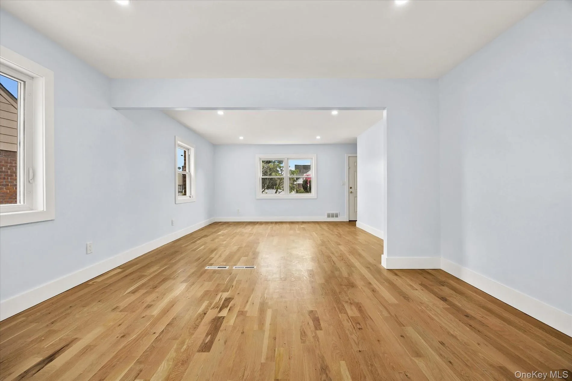 27 Circle Drive, Hempstead, NY, 5 Bedrooms Bedrooms, 6 Rooms Rooms,3 BathroomsBathrooms,Residential,For Rent,Circle,0,1012411 27 Circle Drive, Hempstead, NY, 5 Bedrooms Bedrooms, 6 Rooms Rooms,3 BathroomsBathrooms,Residential,For Rent,Circle,0,1012411