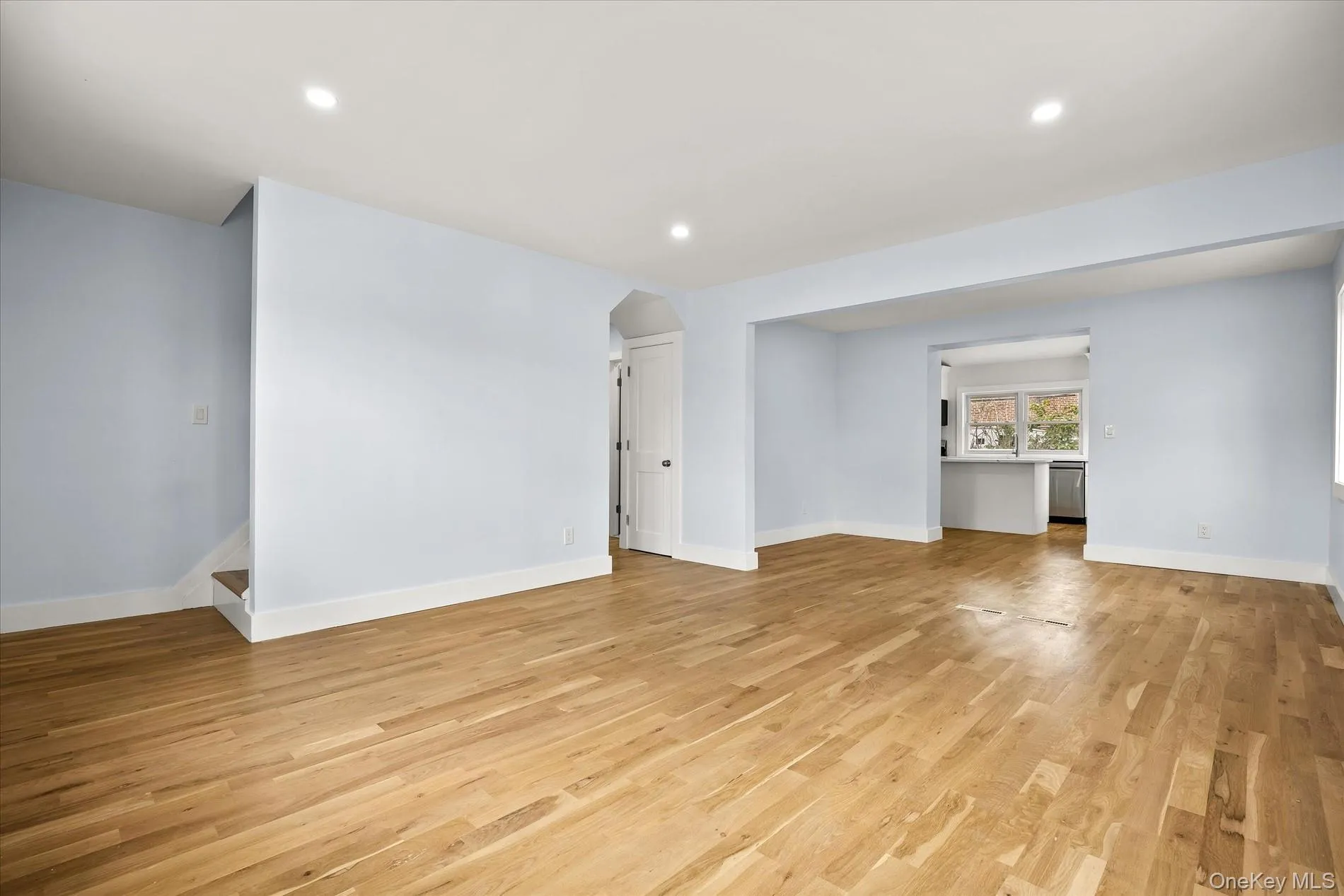 27 Circle Drive, Hempstead, NY, 5 Bedrooms Bedrooms, 6 Rooms Rooms,3 BathroomsBathrooms,Residential,For Rent,Circle,0,1012411 27 Circle Drive, Hempstead, NY, 5 Bedrooms Bedrooms, 6 Rooms Rooms,3 BathroomsBathrooms,Residential,For Rent,Circle,0,1012411