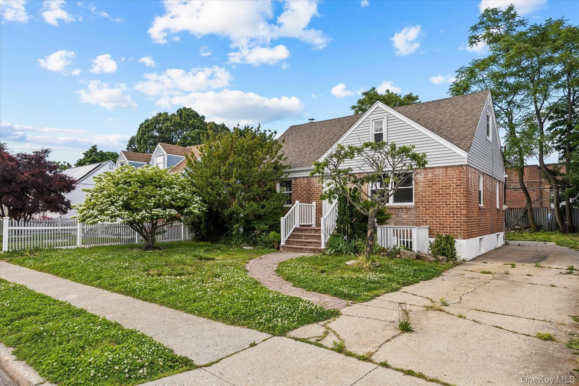 27 Circle Drive, Hempstead, NY, 5 Bedrooms Bedrooms, 6 Rooms Rooms,3 BathroomsBathrooms,Residential,For Rent,Circle,0,1012411 27 Circle Drive, Hempstead, NY, 5 Bedrooms Bedrooms, 6 Rooms Rooms,3 BathroomsBathrooms,Residential,For Rent,Circle,0,1012411