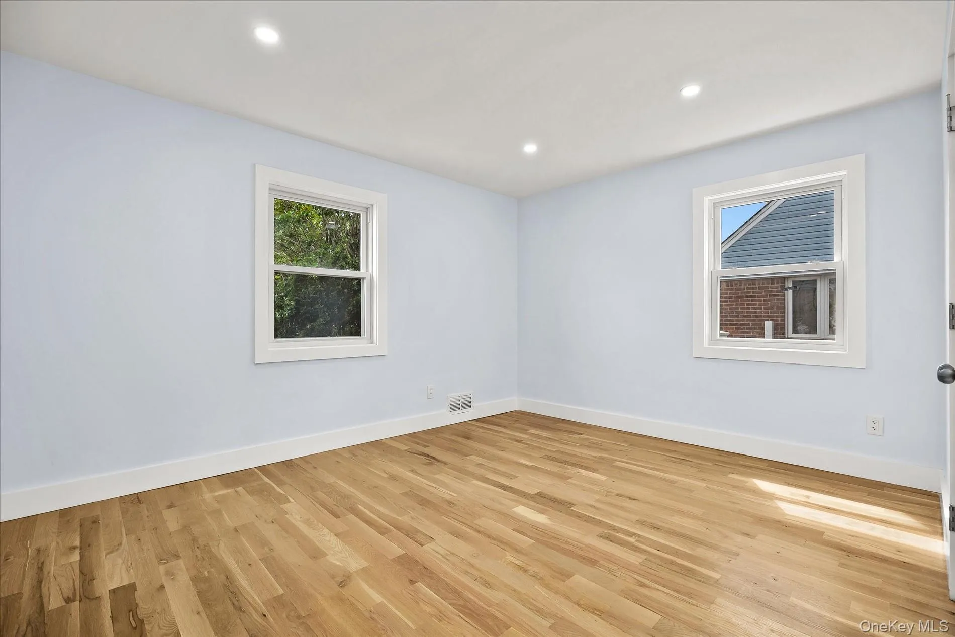 27 Circle Drive, Hempstead, NY, 5 Bedrooms Bedrooms, 6 Rooms Rooms,3 BathroomsBathrooms,Residential,For Rent,Circle,0,1012411 27 Circle Drive, Hempstead, NY, 5 Bedrooms Bedrooms, 6 Rooms Rooms,3 BathroomsBathrooms,Residential,For Rent,Circle,0,1012411