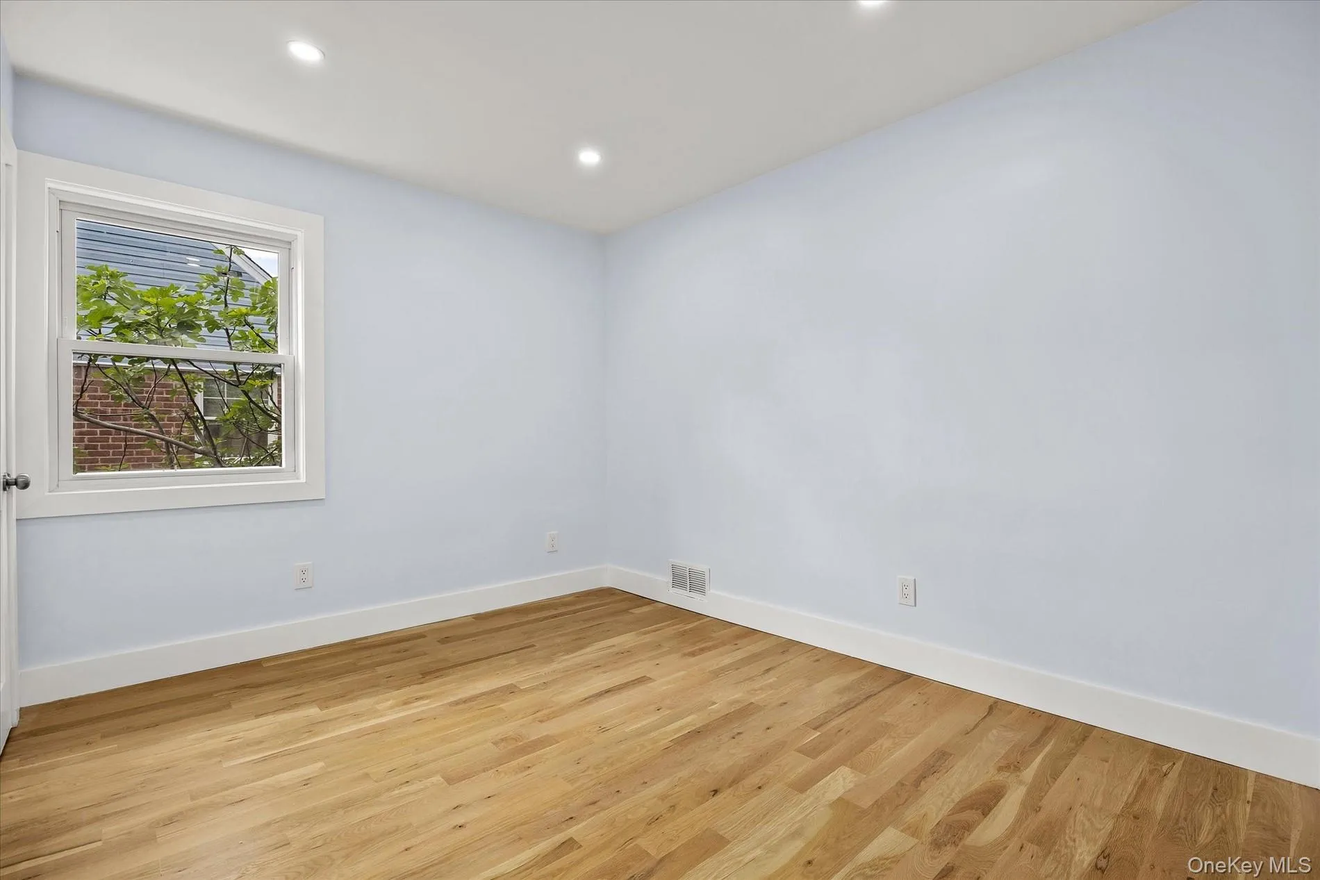 27 Circle Drive, Hempstead, NY, 5 Bedrooms Bedrooms, 6 Rooms Rooms,3 BathroomsBathrooms,Residential,For Rent,Circle,0,1012411 27 Circle Drive, Hempstead, NY, 5 Bedrooms Bedrooms, 6 Rooms Rooms,3 BathroomsBathrooms,Residential,For Rent,Circle,0,1012411