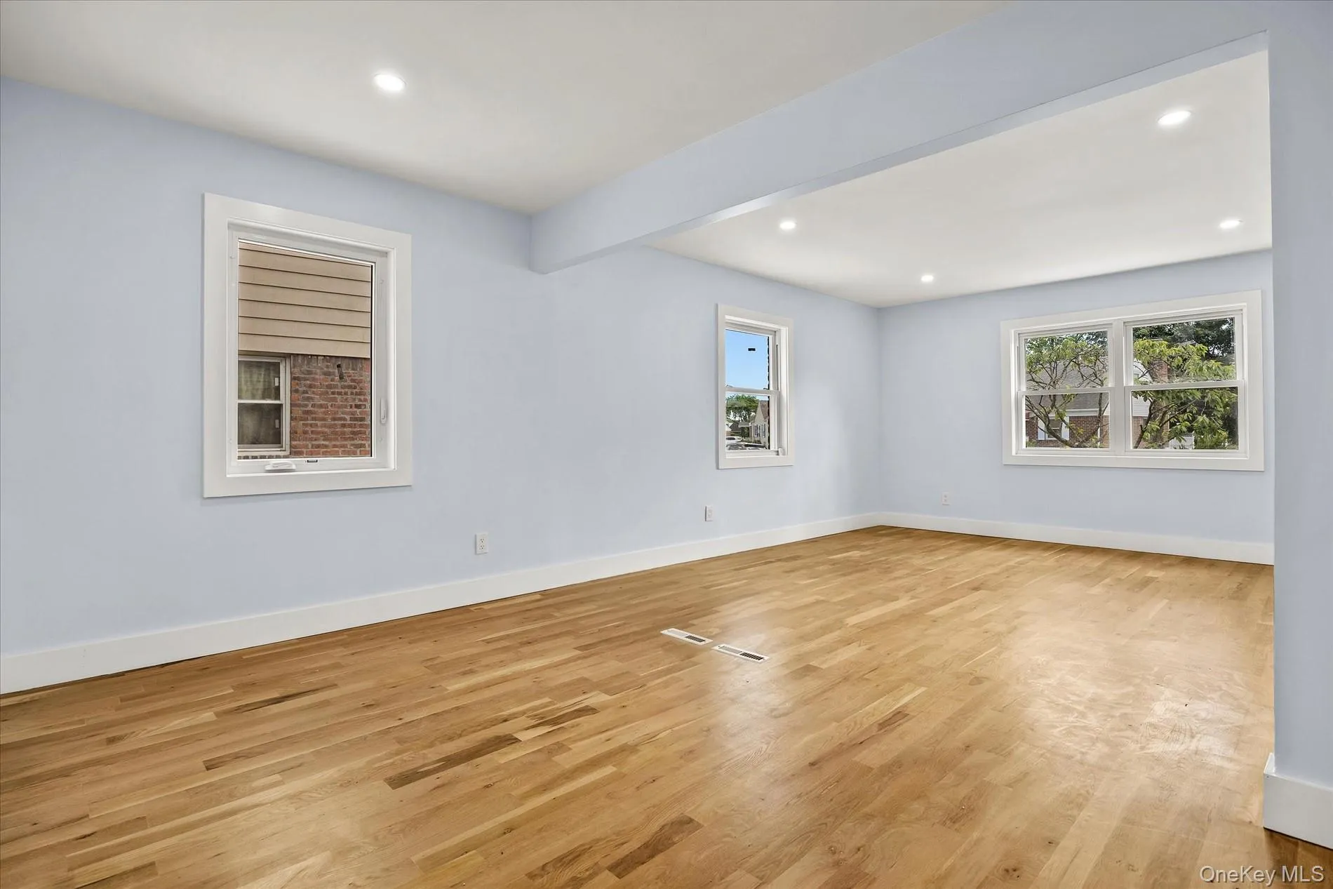 27 Circle Drive, Hempstead, NY, 5 Bedrooms Bedrooms, 6 Rooms Rooms,3 BathroomsBathrooms,Residential,For Rent,Circle,0,1012411 27 Circle Drive, Hempstead, NY, 5 Bedrooms Bedrooms, 6 Rooms Rooms,3 BathroomsBathrooms,Residential,For Rent,Circle,0,1012411